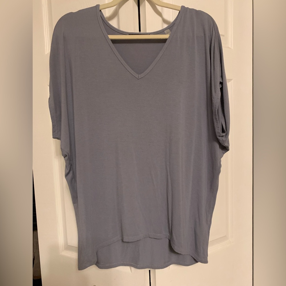 T Tahari Women’s V-neck Dolman Sleeve Tee, Large, Good Condition